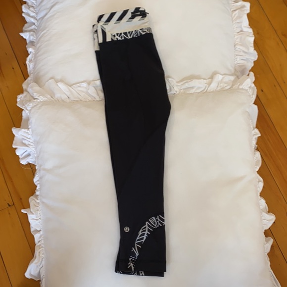 Lululemon leggings - Picture 2 of 4